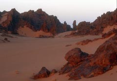 Ost-Sahara, Libyen: Groe Expedition - Hier vermischen sich die Stein- und die Sandwste